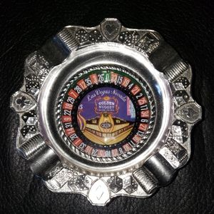 Golden Nugget retro cigar ashtray with working roulette wheel and spinner